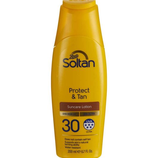 Soltan Protect & Tan Suncare Lotion Spf30200 ml, 200ml